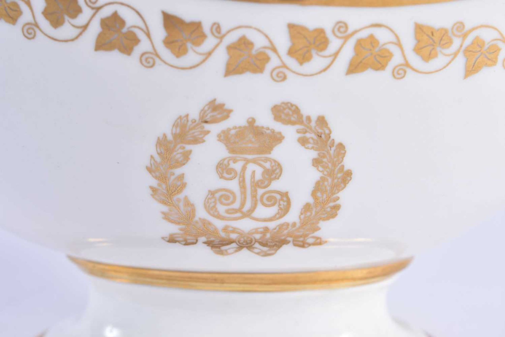 A LATE 19TH CENTURY FRENCH SEVRES PORCELAIN SAUCE BOAT painted with gilded flowers and trailing - Image 2 of 8