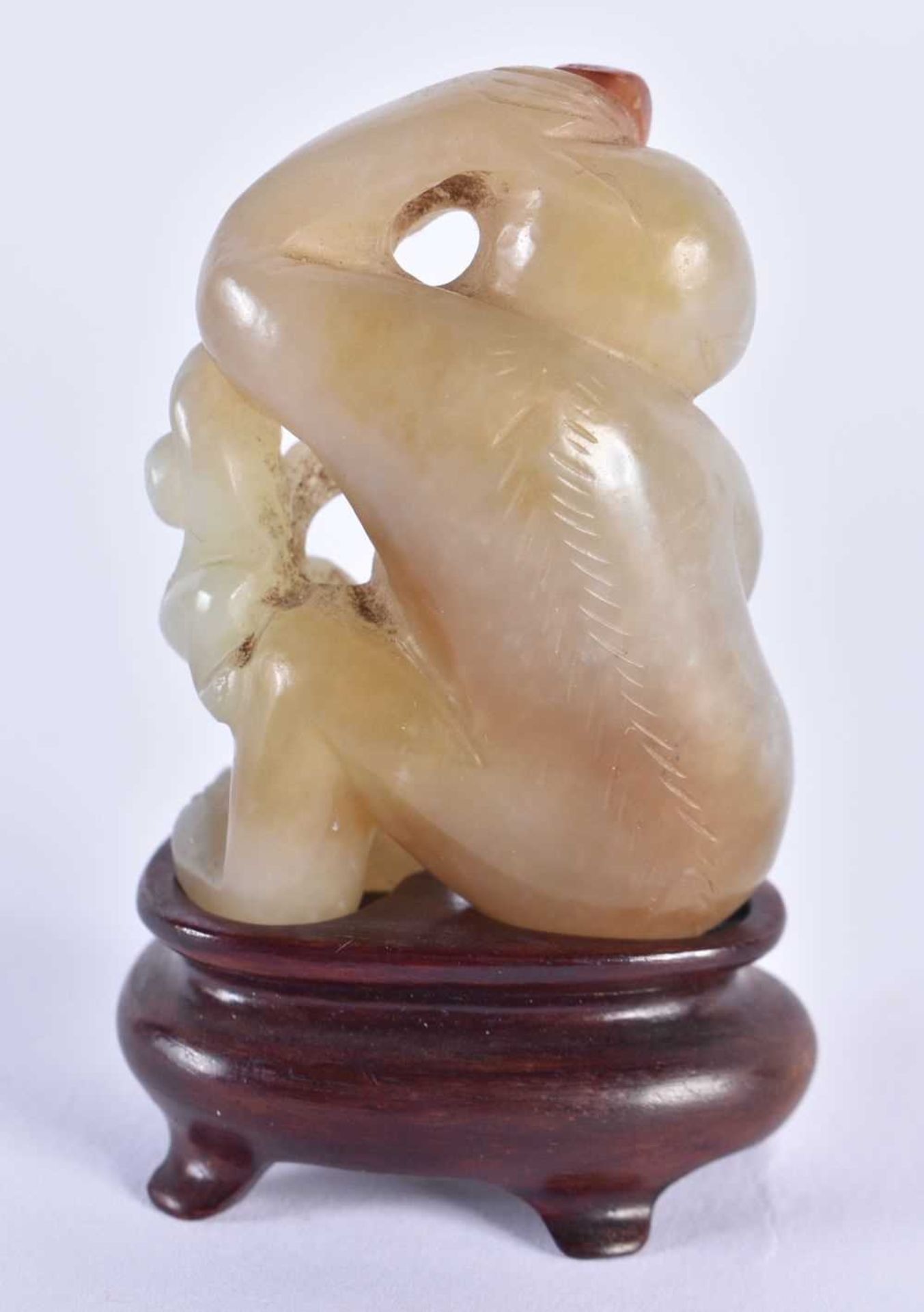 A LOVELY 19TH CENTURY CHINESE CARVED JADE FIGURE OF A MONKEY Qing, modelled with a smaller monkey. 7 - Image 4 of 6