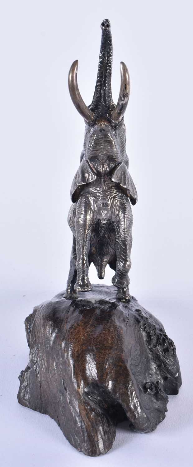 A LOVELY SILVER AND AFRICAN BLACKWOOD SCULPTURE OF AN ELEPHANT by Patrick Mavros. 20 cm x 10 cm. - Image 4 of 7