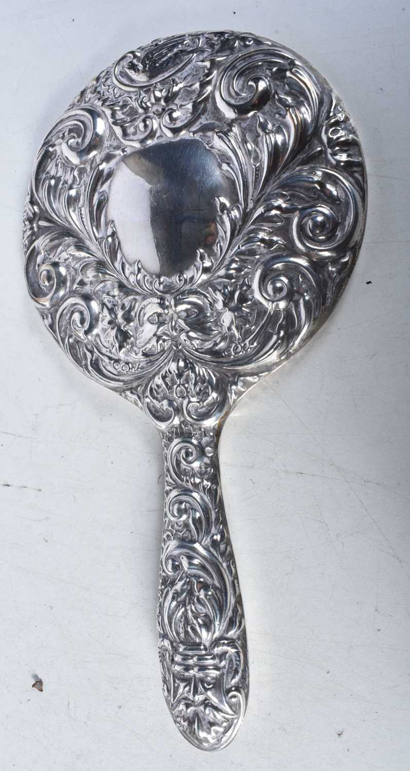 A Cased Silver Vanity Set incl Hairbrush, Mirror, Clothes Brush and Button Hook. Hallmarked - Image 6 of 6