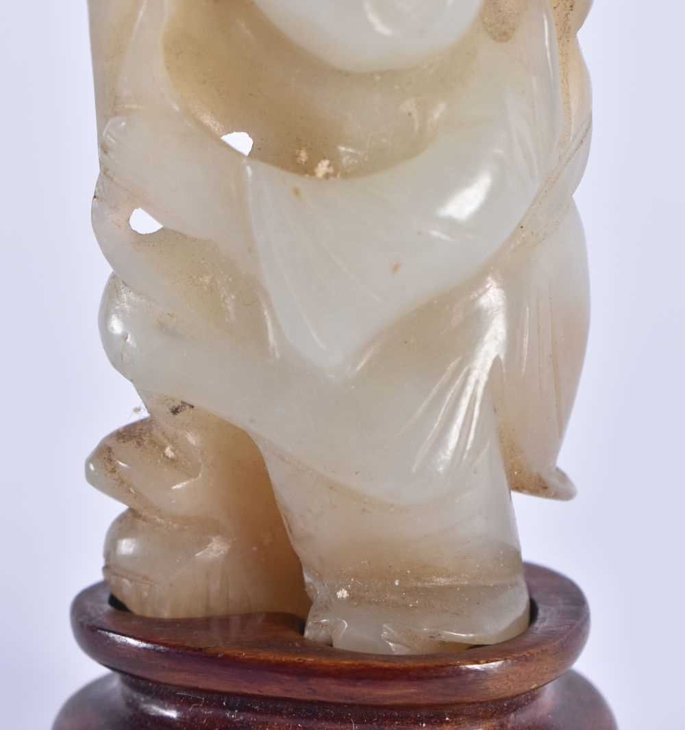 A 19TH CENTURY CHINESE CARVED JADE FIGURE OF A YOUNG CHILD Qing, modelled holding foliage. 7.5 cm - Image 3 of 7