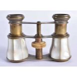 A PAIR OF MOTHER OF PEARL OPERA GLASSES 6 x 9.5cm extended