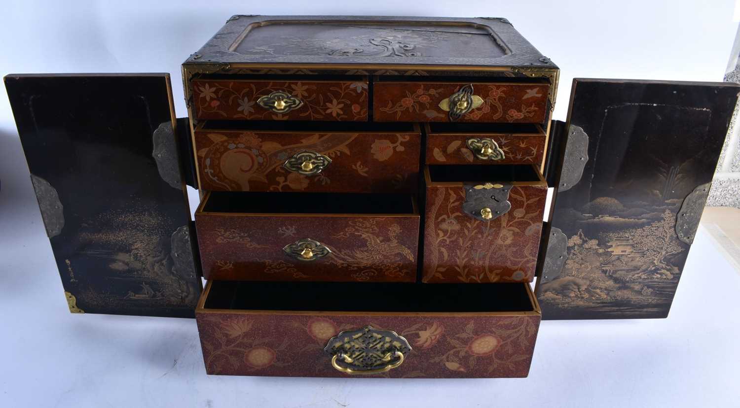 A VERY FINE 18TH/19TH CENTURY JAPANESE EDO PERIOD LACQUERED TABLE CABINET by Tsurushita Chouji, upon - Image 18 of 32