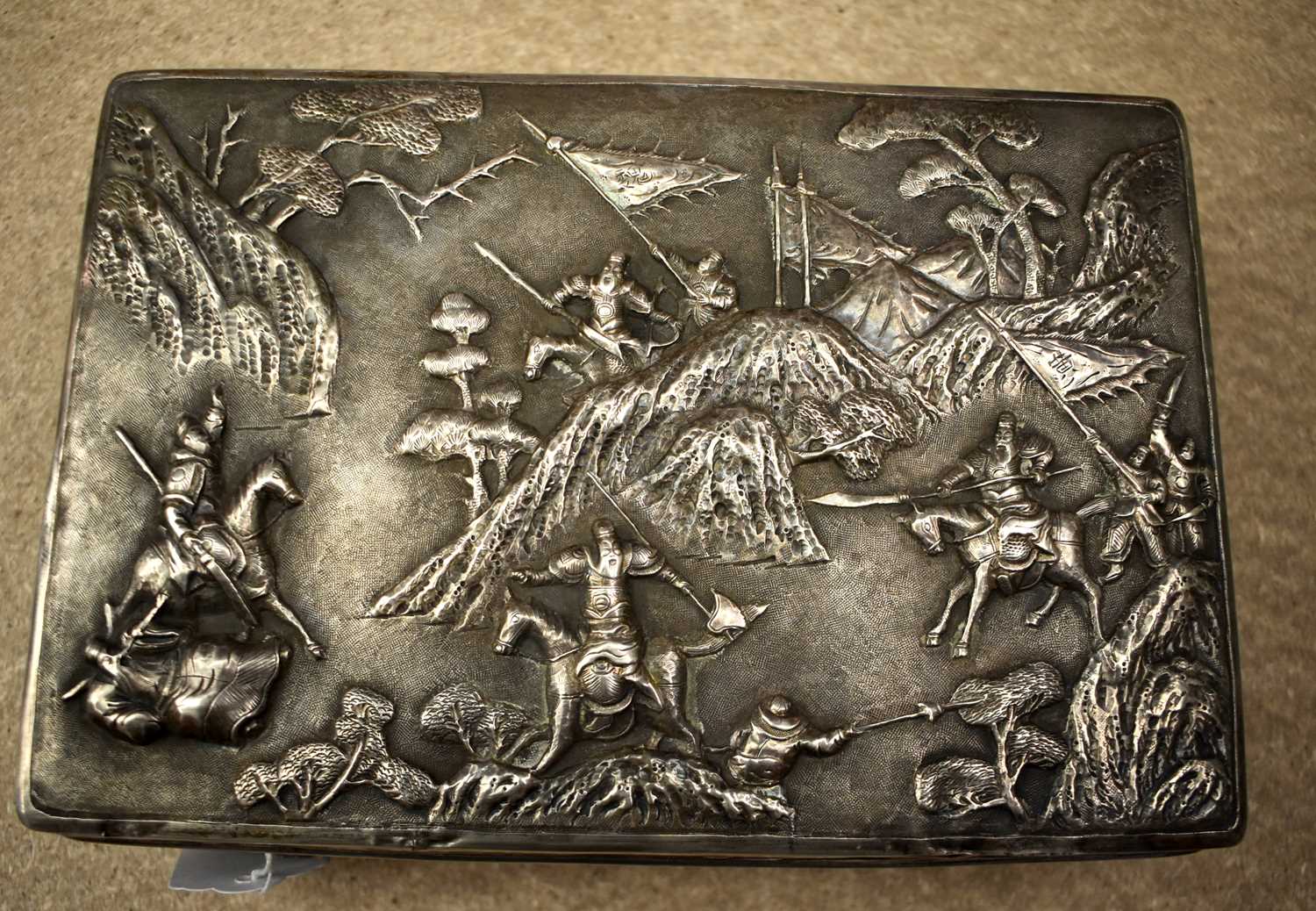 A RARE LARGE 19TH CENTURY CHINESE EXPORT REPOUSSE SILVER BOX Qing, signed KPC, decorated with a - Image 11 of 24