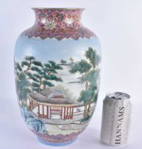 A FINE EARLY 20TH CENTURY CHINESE FAMILLE ROSE PORCELAIN LANTERN VASE Late Qing/Republic, painted