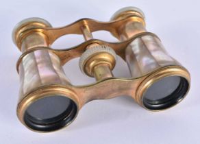 A PAIR OF MOTHER OF PEARL OPERA GLASSES. 9 cm x 8 cm extended.