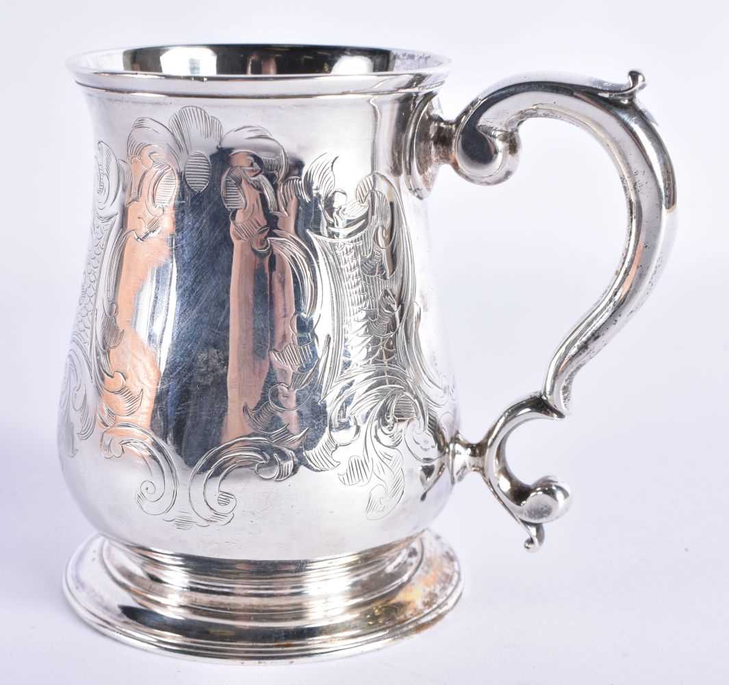 An Early Georgian Silver Tankard with Scroll Decoration and Vacant Cartouche. Hallmarked London - Bild 3 aus 5