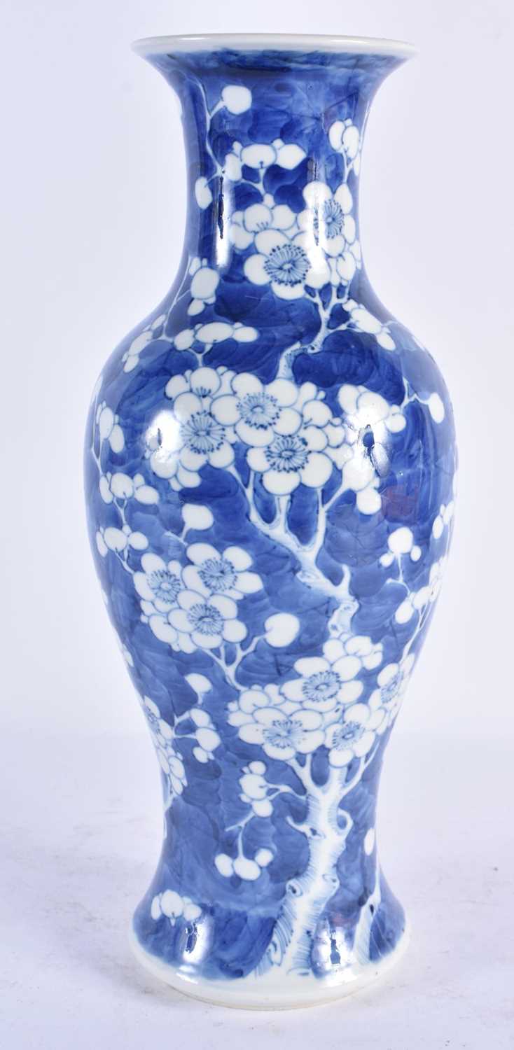A LARGE 19TH CENTURY CHINESE BLUE AND WHITE PORCELAIN BALUASTER VASE Qing. 30 cm high. - Image 2 of 4