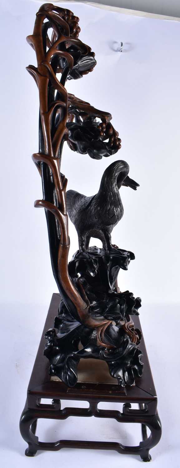 A RARE LARGE CHINESE QING DYNASTY BRONZE AND LACQUER STAND modelled as two birds, modelled upon a - Image 14 of 17