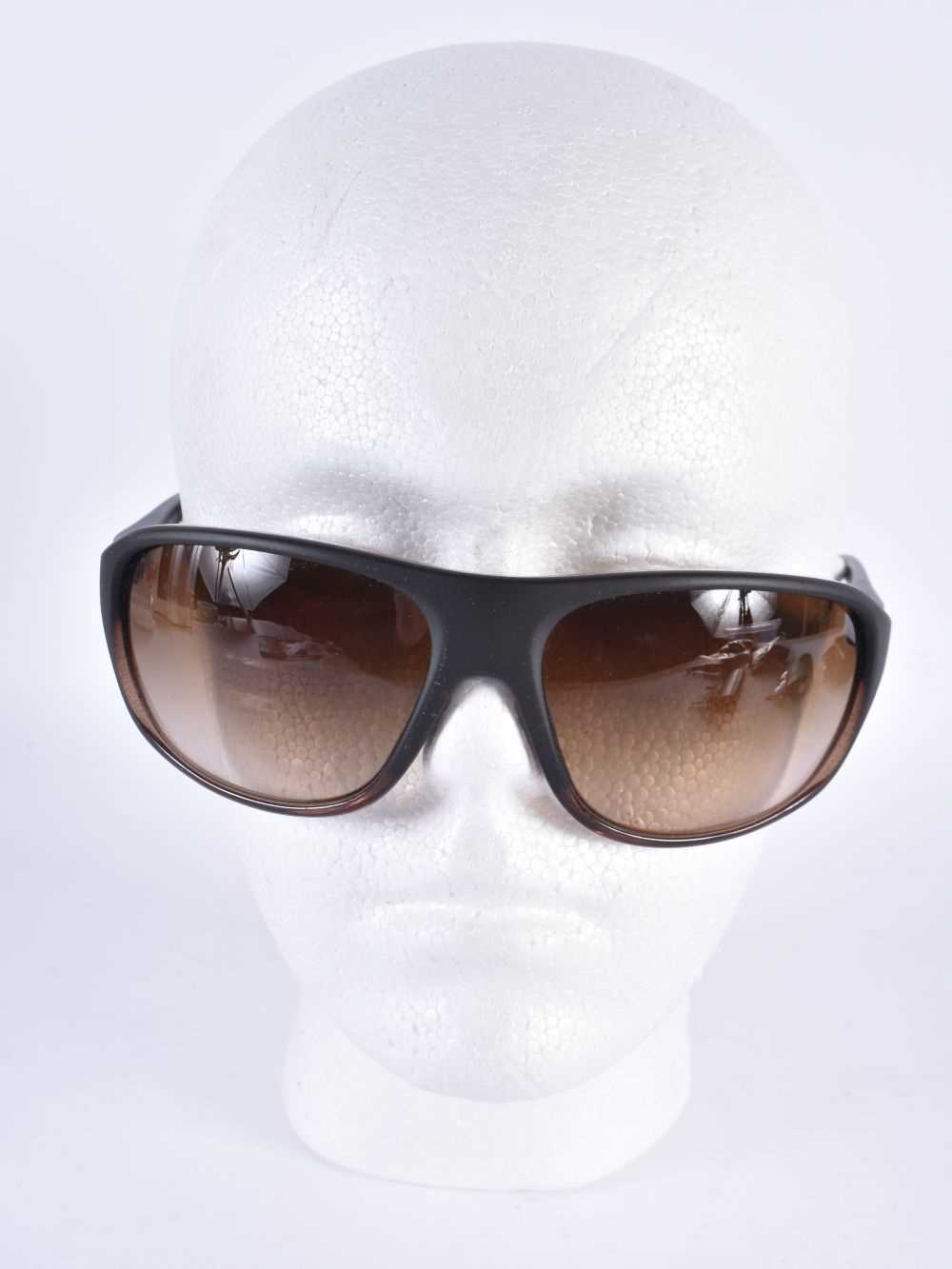 FOUR PAIRS OF RAYBAN SUNGLASSES. 15 cm wide. (4) - Image 2 of 6