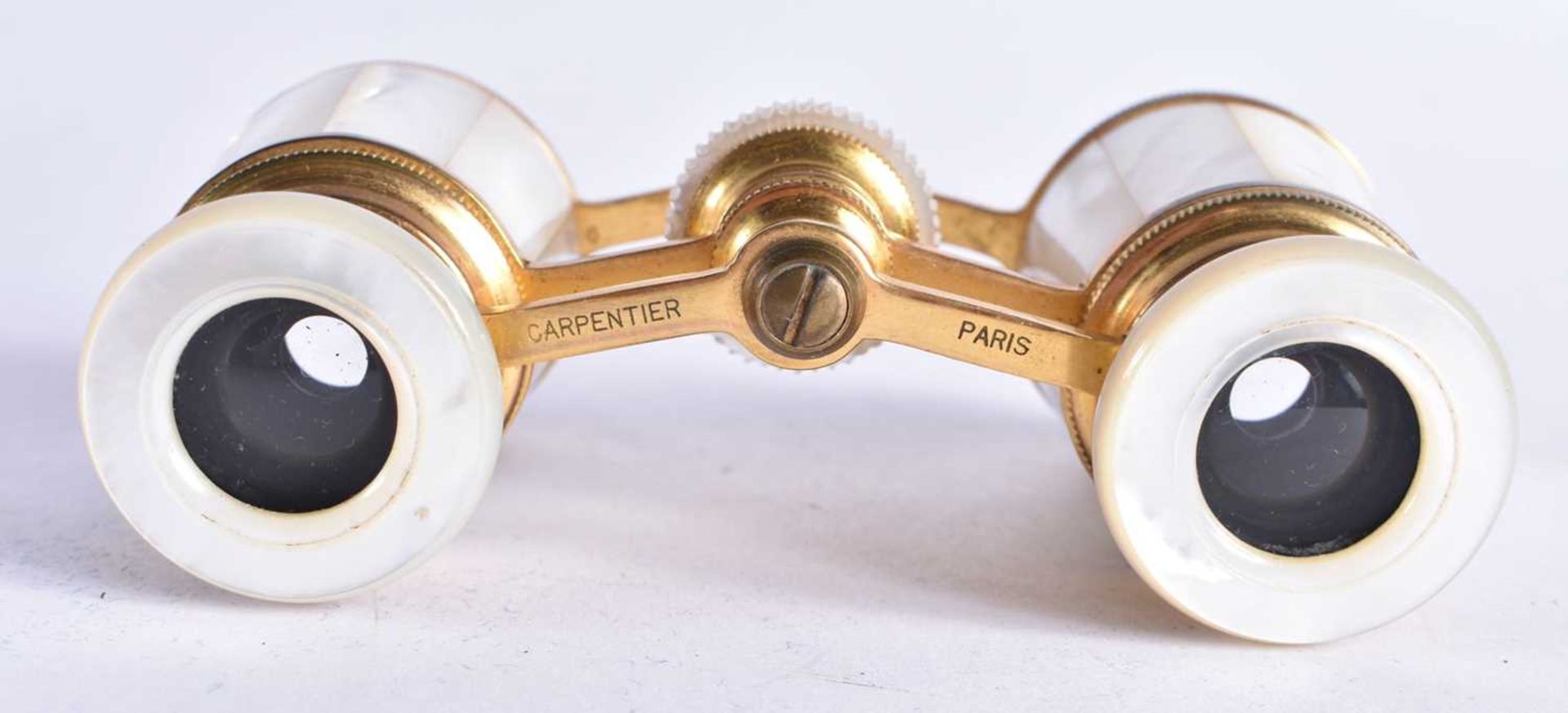 A CASED PAIR OF MOTHER OF PEARL OPERA GLASSES 5.5 x 8cm extended - Image 5 of 5