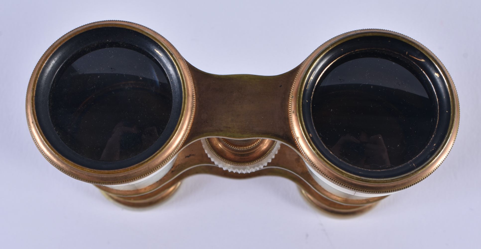 A PAIR OF MOTHER OF PEARL OPERA GLASSES. 9 cm x 9.25 cm. - Image 4 of 4