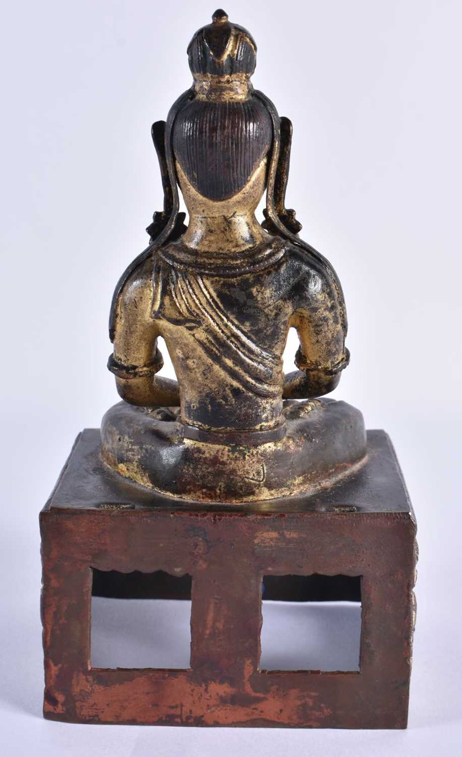 AN 18TH CENTURY CHINESE LACQUERED BRONZE FIGURE OF A BUDDHA Qianlong. 21 cm x 10 cm. - Image 6 of 7