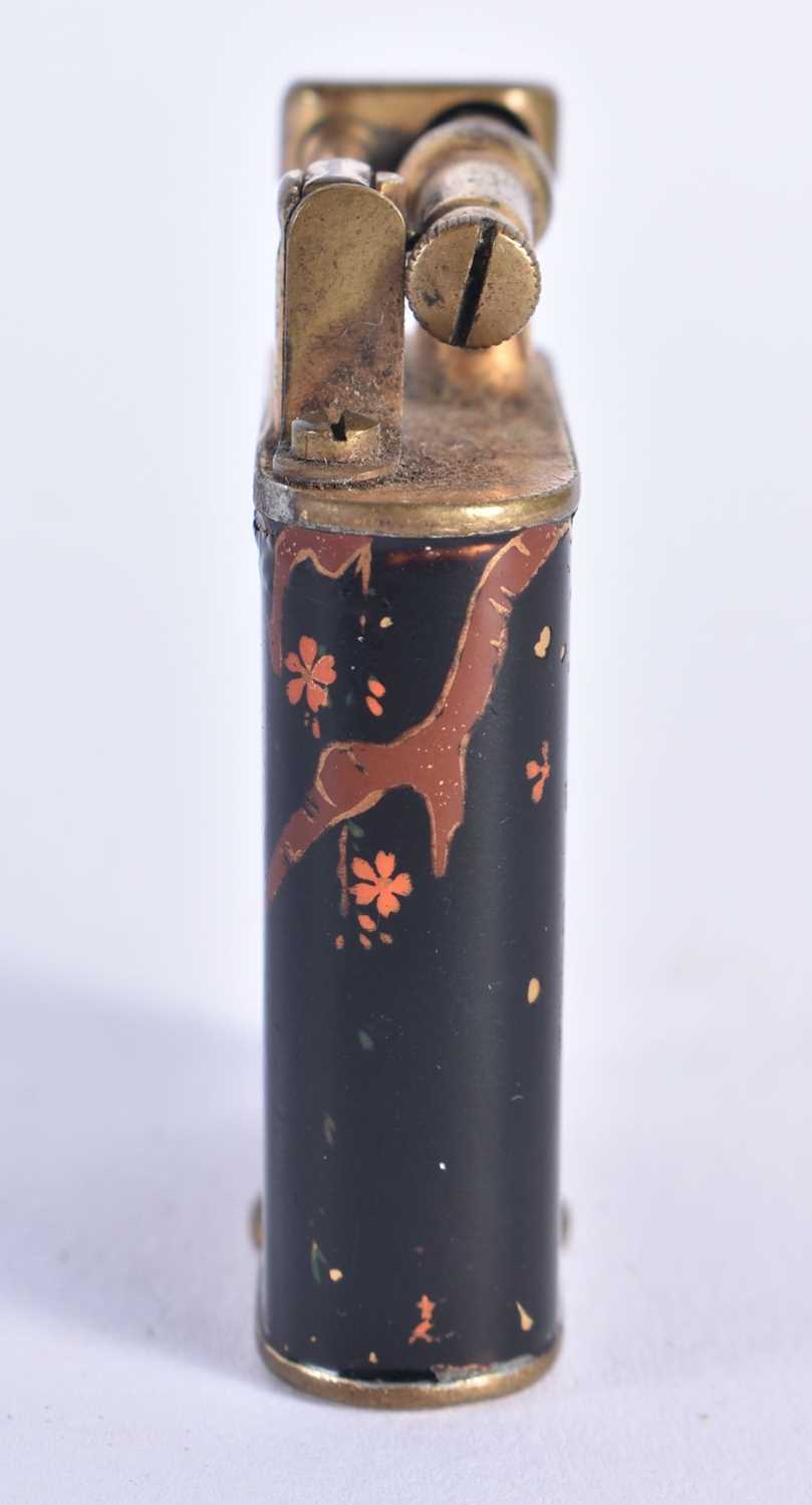 A RARE ART DECO DUNHILL NAMIKI LACQUER LIGHTER decorated with birds. 4.5 cm x 3.75 cm. - Image 2 of 6
