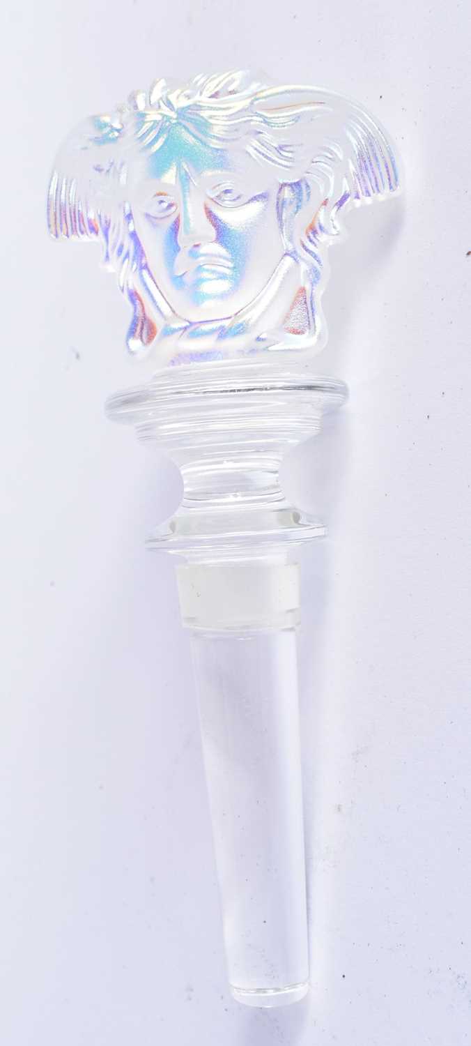 A VERSACE ROSENTHAL IRIDESCENT GLASS BOTTLE STOPPER. 14 cm long. - Bild 3 aus 4