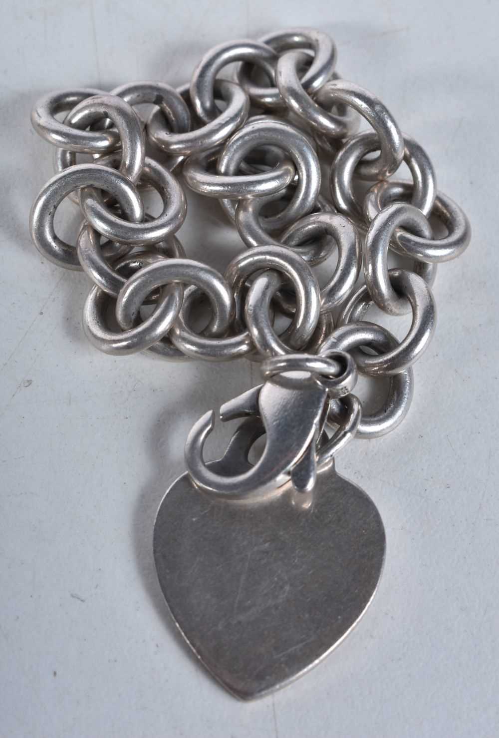 Silver bracelet with heart tag by designer Tiffany & Co. Stamped Tiffany 925. 18.5cm long, weight - Image 3 of 3