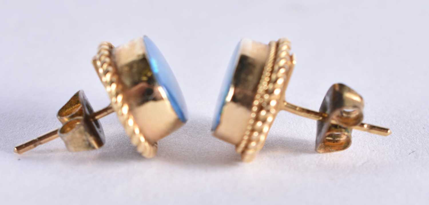 A Pair of 9 Ct Gold Earrings set with an Opal. Weight 2.63g - Image 2 of 3