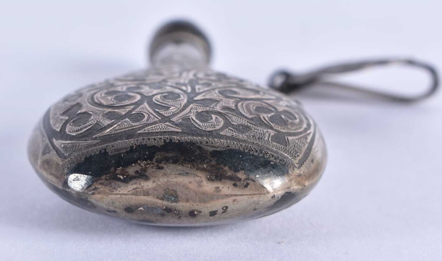 A Russian Silver Niello Scent Bottle on Belt Hook. Inscribed Kabka 38. Stamped 84. 7.5cm x 3.7cm x - Bild 3 aus 3