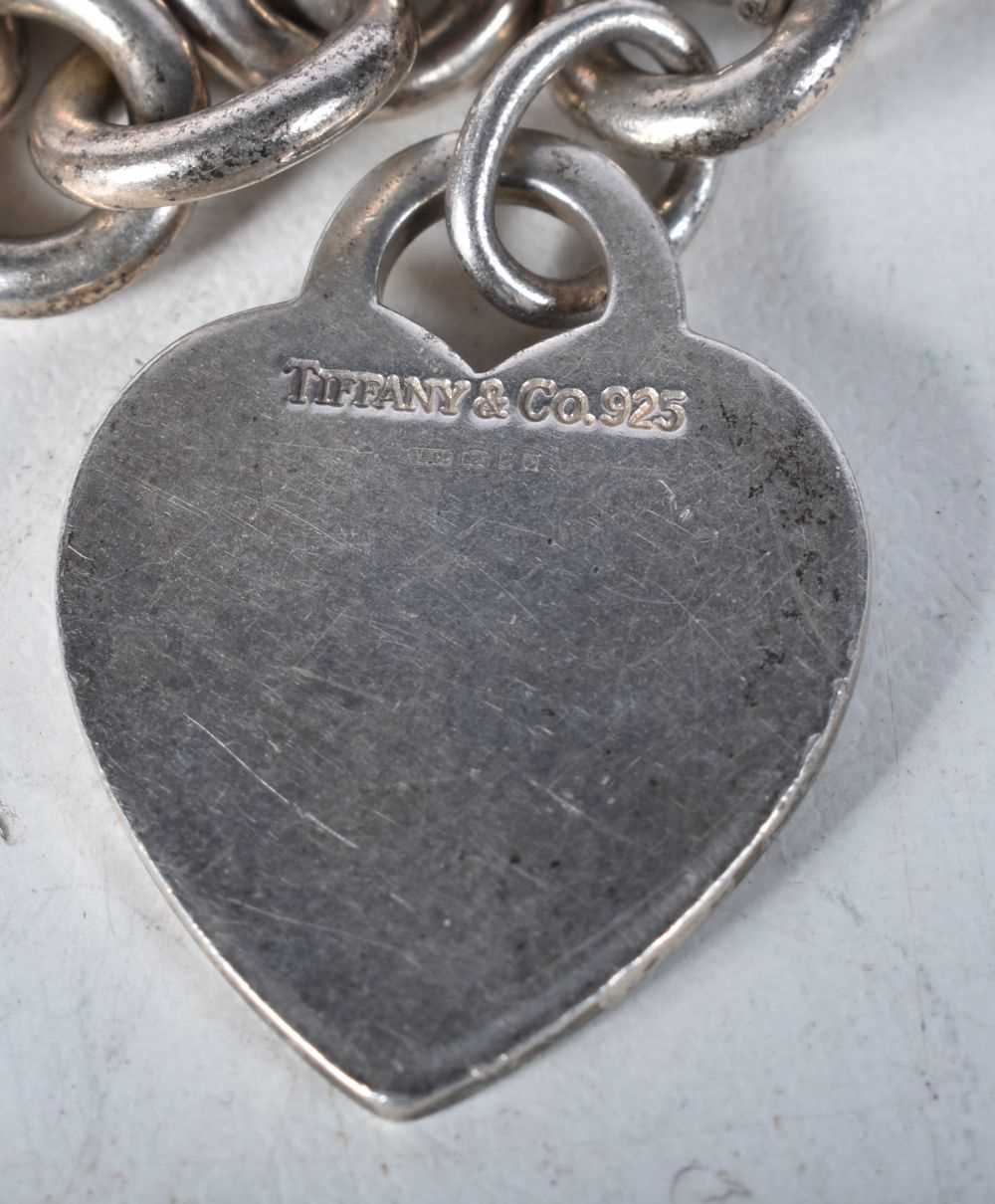 Silver bracelet with heart tag by designer Tiffany & Co. Stamped Tiffany 925. 19cm long, weight 35g - Image 2 of 3
