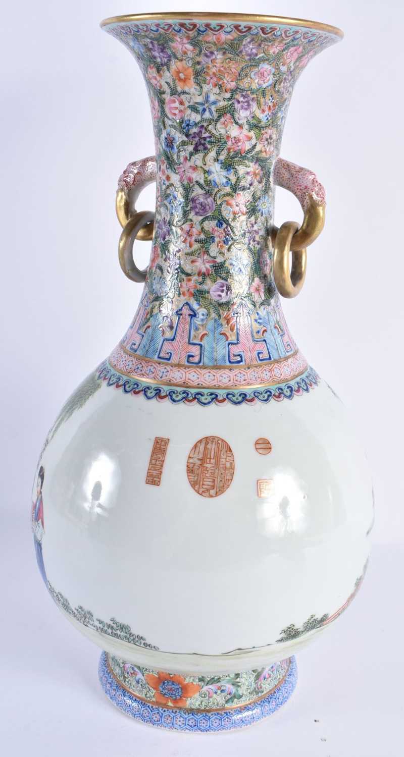 A FINE LARGE EARLY 20TH CENTURY CHINESE FAMILLE ROSE PORCELAIN TWIN HANDLED VASE Late Qing/Republic, - Image 6 of 24