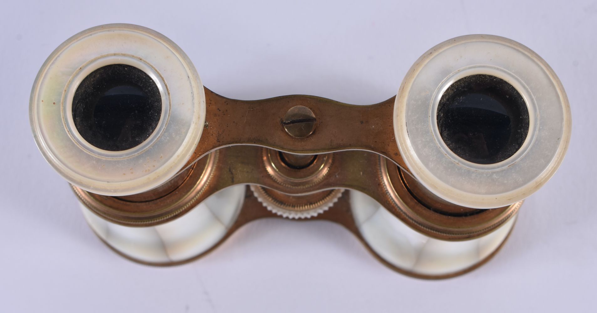 A PAIR OF MOTHER OF PEARL OPERA GLASSES. 9 cm x 9.25 cm. - Image 3 of 4