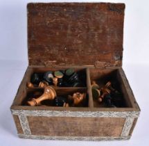 A LARGE ANTIQUE STAUNTON TYPE J JAQUES OF LONDON EBONY AND BOXWOOD CHESS SET (32 Pieces complete)