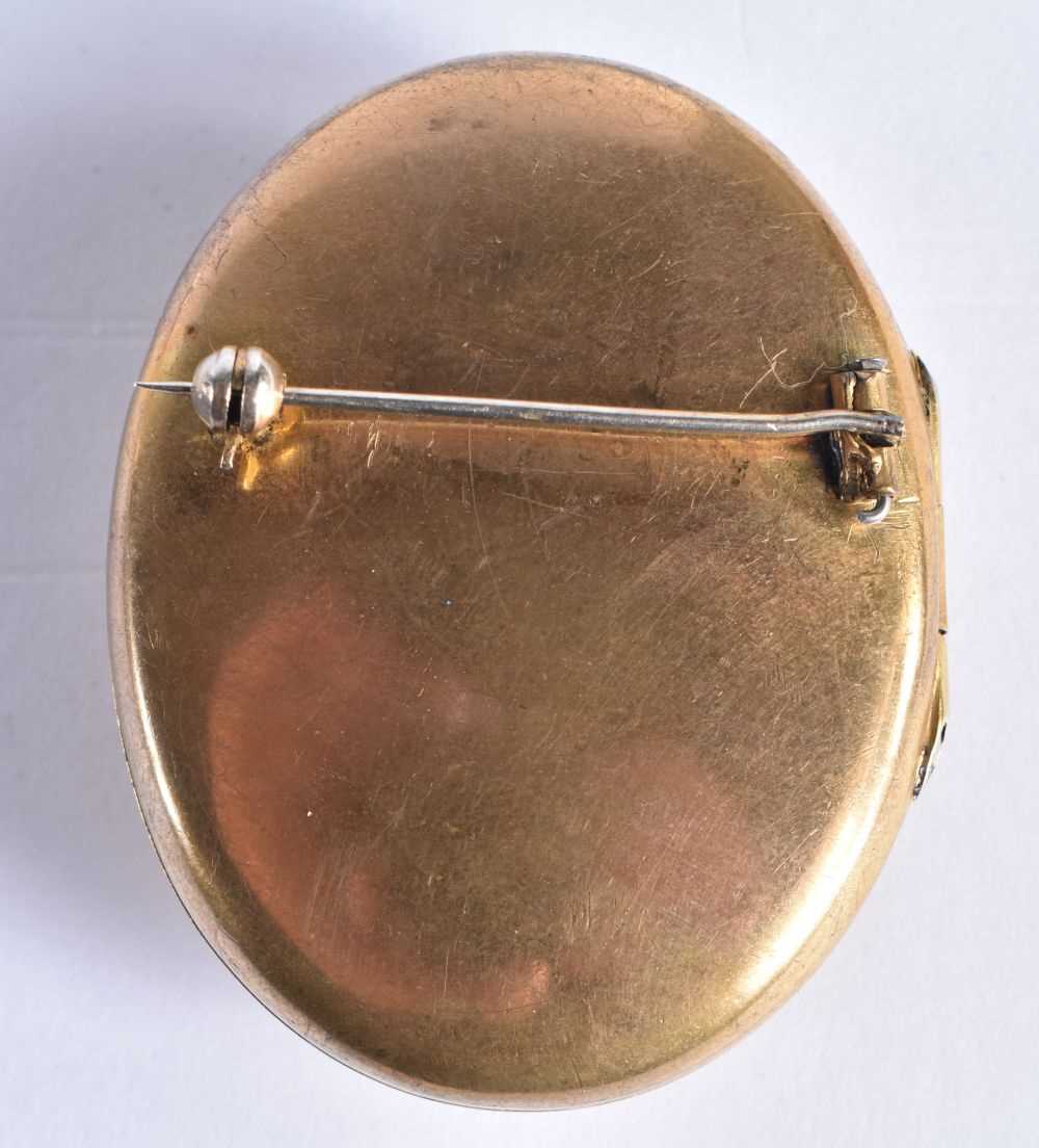 A Yellow Metal Locket Brooch (possibly Burmese Gold). 5cm x 4cm x 1.8cm, weight 15.4g. - Image 4 of 4