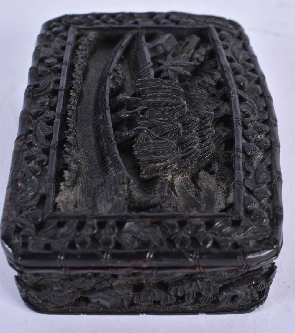 A RARE 19TH CENTURY CHINESE CARVED TORTOISESHELL SNUFF BOX AND COVER Qing. 8 cm x 5.5 cm. - Image 5 of 7