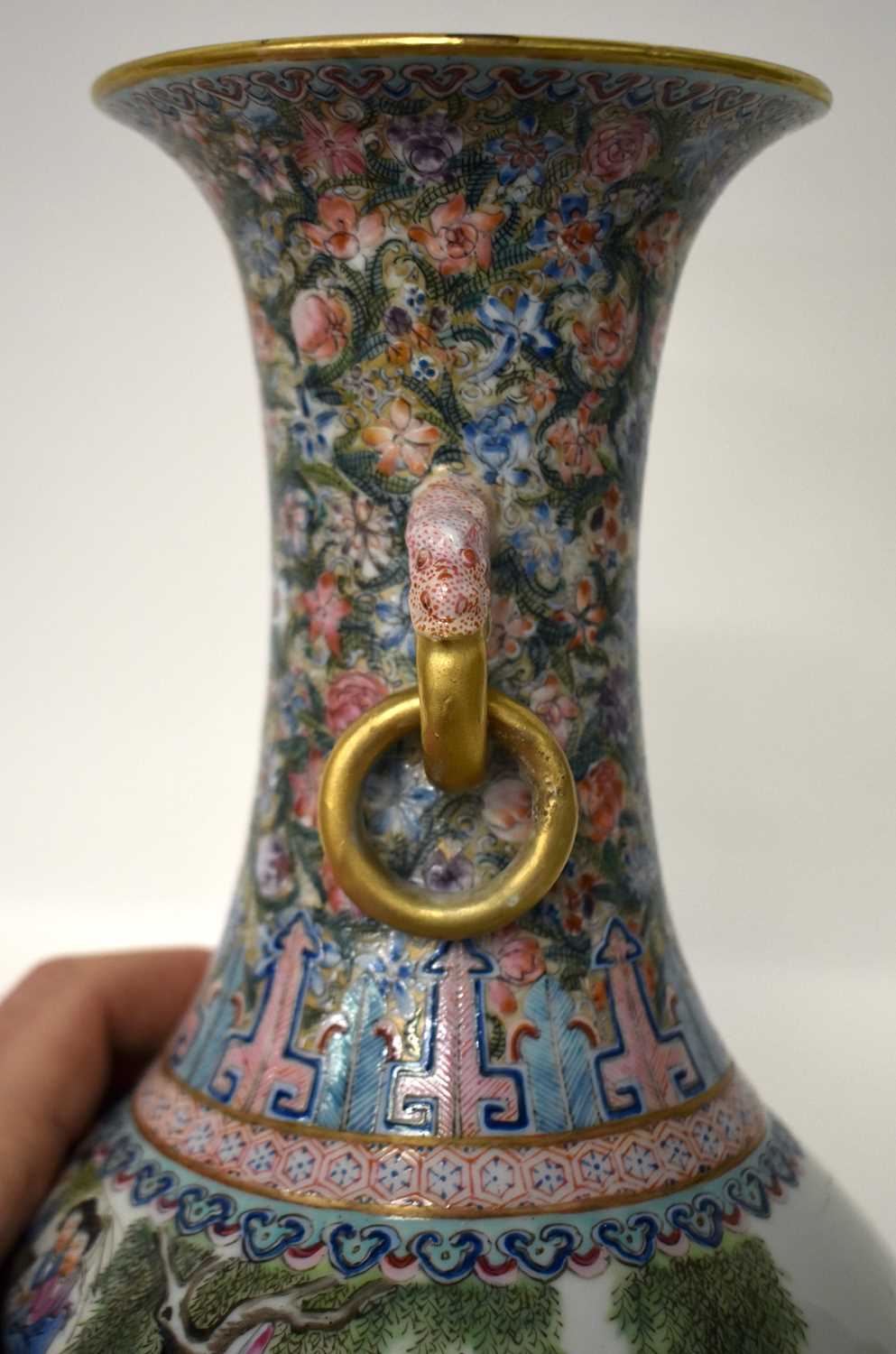 A FINE LARGE EARLY 20TH CENTURY CHINESE FAMILLE ROSE PORCELAIN TWIN HANDLED VASE Late Qing/Republic, - Image 11 of 24