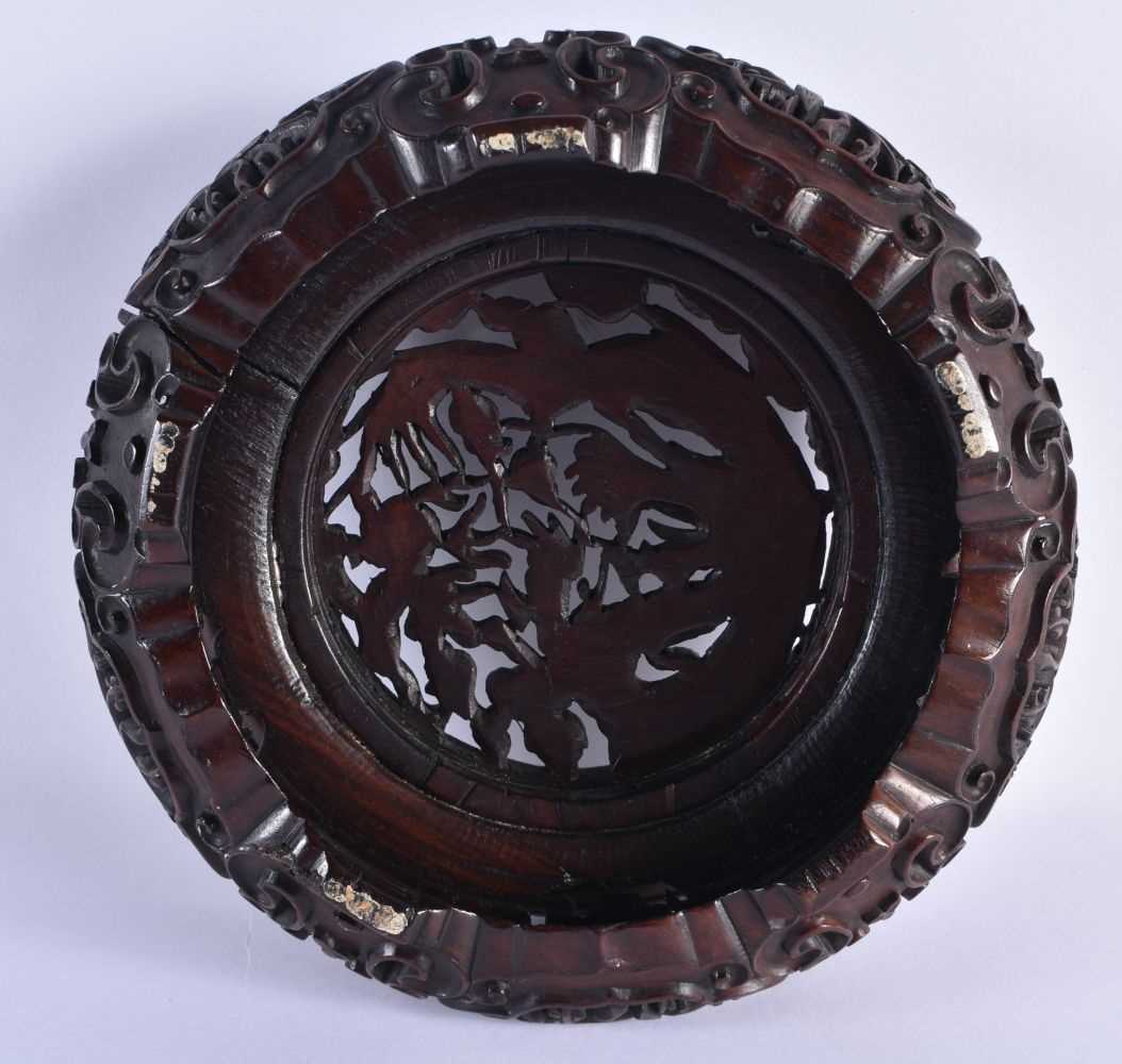 A FINE EARLY 19TH CENTURY CHINESE CARVED HARDWOOD DRAGON STAND Qing, beautifully carved with a - Image 5 of 14