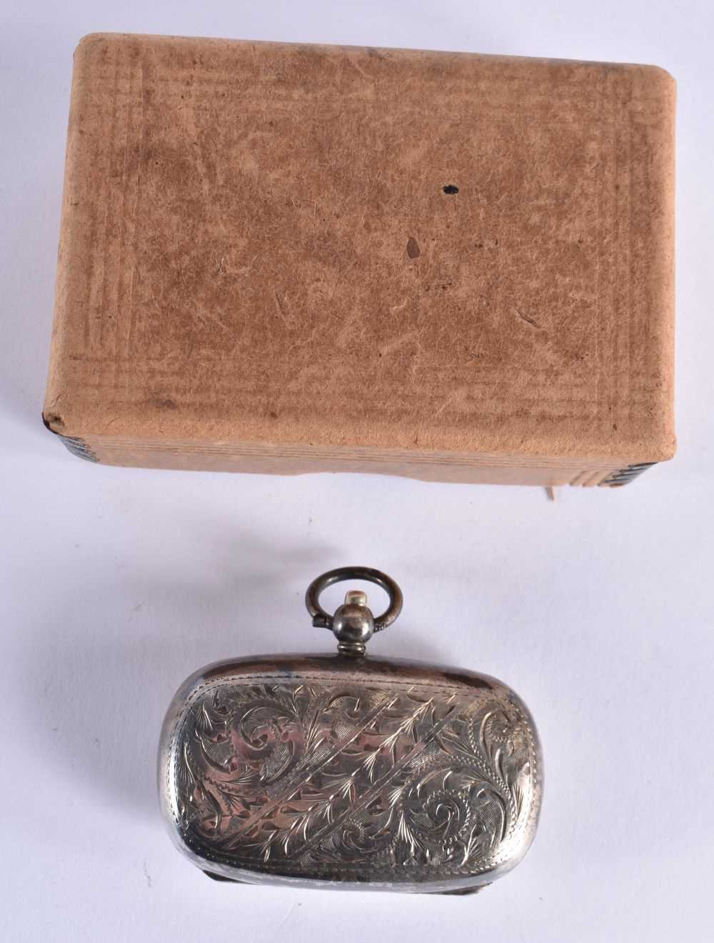 A Silver Double Sovereign Case. Hallmarked Birmingham 1938, 3cm x 5cm x 1.6 cm. weight 19.9g.