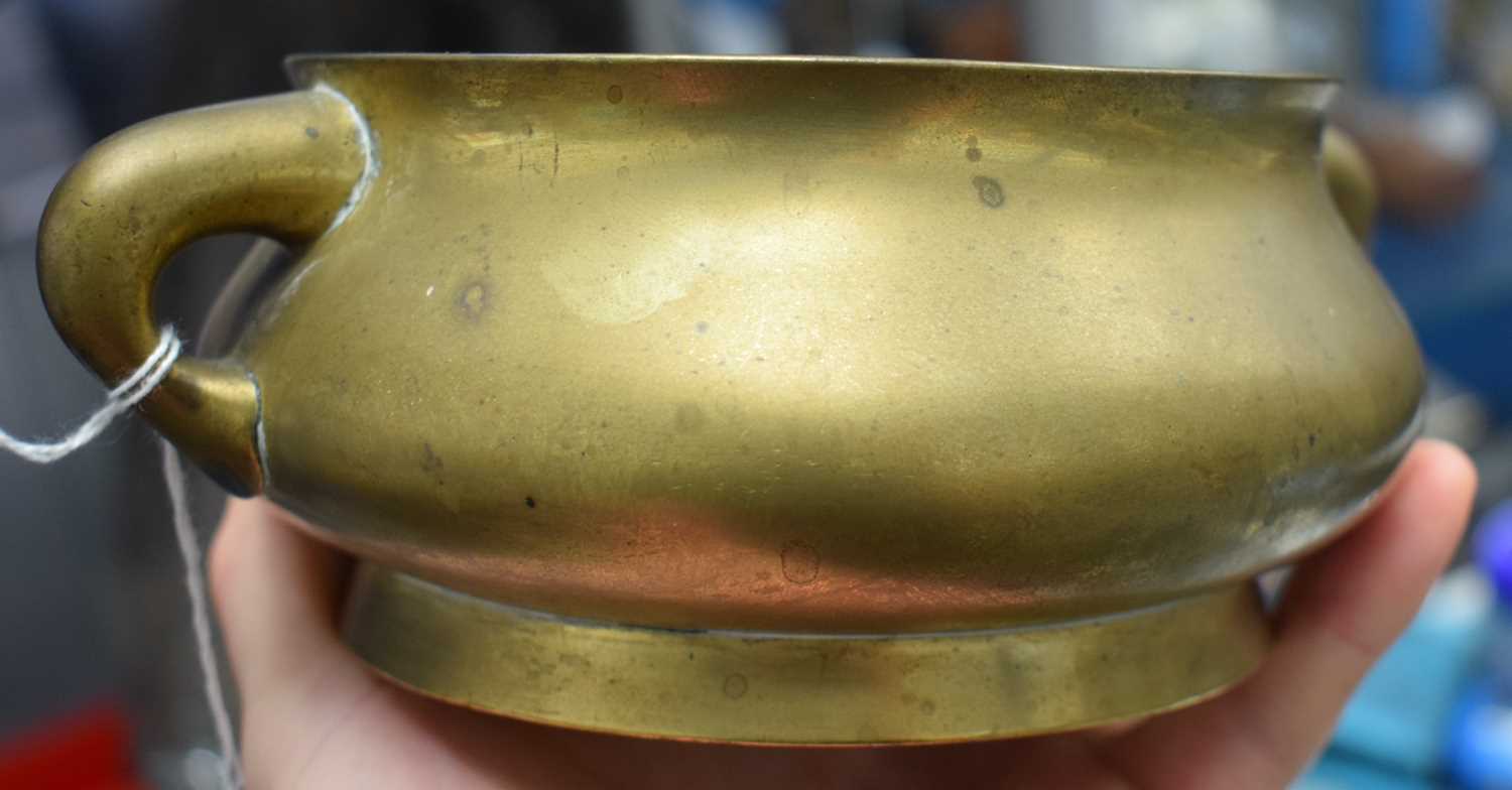A GOOD 18TH CENTURY CHINESE TWIN HANDLED BRONZE CENSER bearing unusual four character studio marks - Image 11 of 14