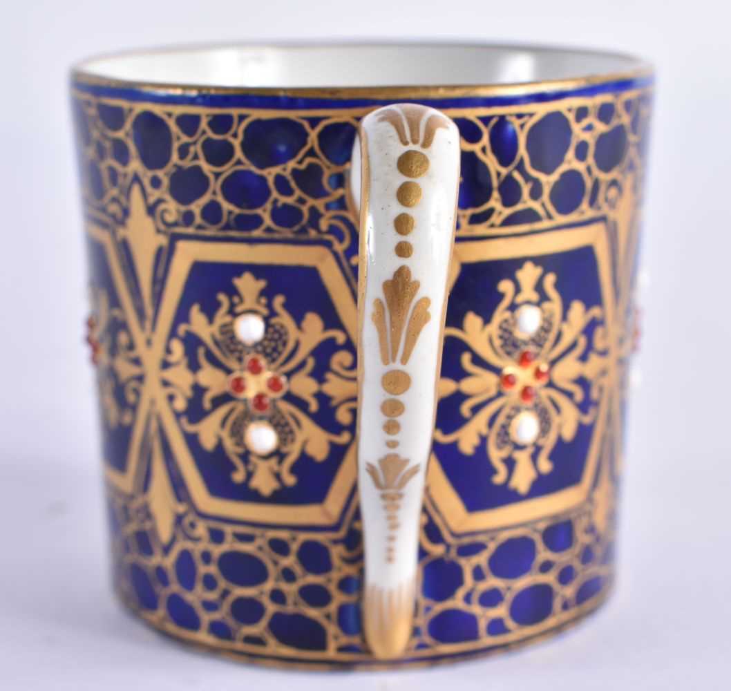AN EARLY 19TH CENTURY FRENCH SEVRES JEWELLED PORCELAIN CABINET CUP AND SAUCER painted with a - Image 6 of 8