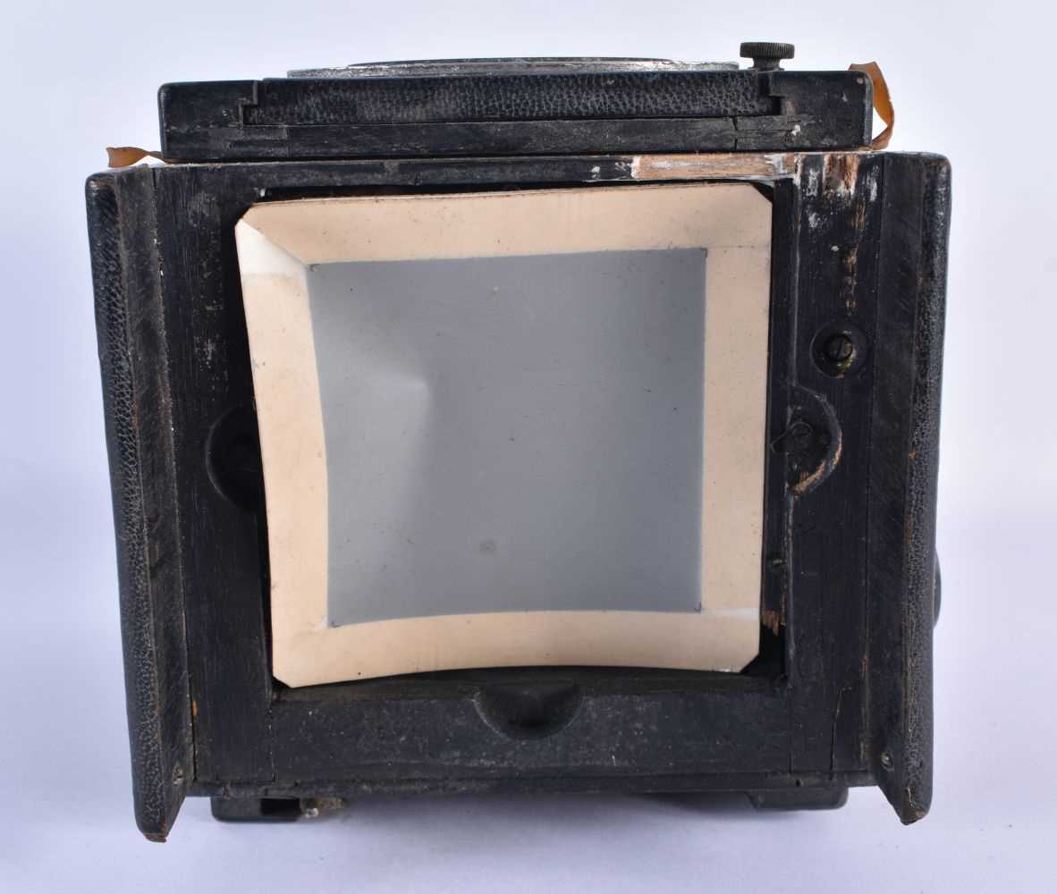Vintage Reflex Box ANTIQUE CAMERA - Body Only. 18 cm x 15 cm. - Image 5 of 6