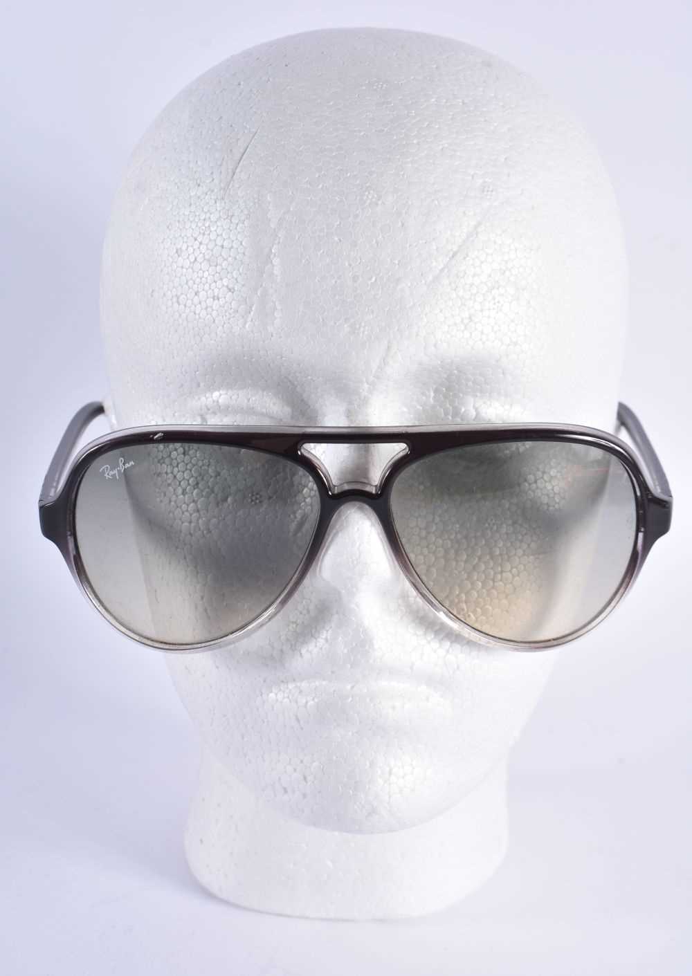 FOUR PAIRS OF RAY BAN SUNGLASSES. 15 cm wide. (4) - Image 8 of 9