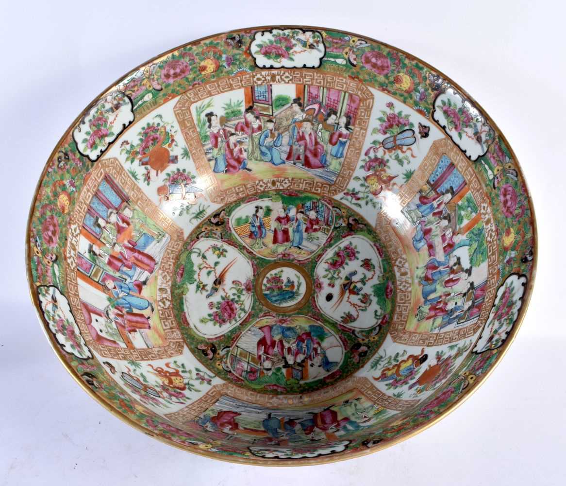 A VERY LARGE 19TH CENTURY CHINESE CANTON FAMILLE ROSE PORCELAIN PUNCH BOWL Qing. 39 cm x 18 cm. - Image 2 of 6