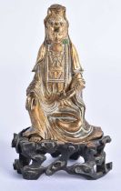 A FINE 18TH CENTURY CHINESE GILT BRONZE FIGURE OF A SEATED IMMORTAL Qianlong. 11 cm x 5 cm.