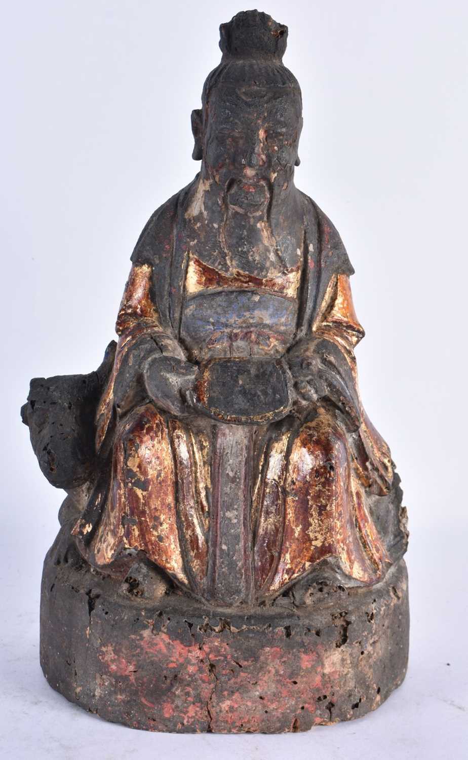 A 17TH/18TH CENTURY CHINESE POLYCHROMED WOOD FIGURE OF AN IMMORTAL Ming. 28 cm x 12 cm. - Image 2 of 7