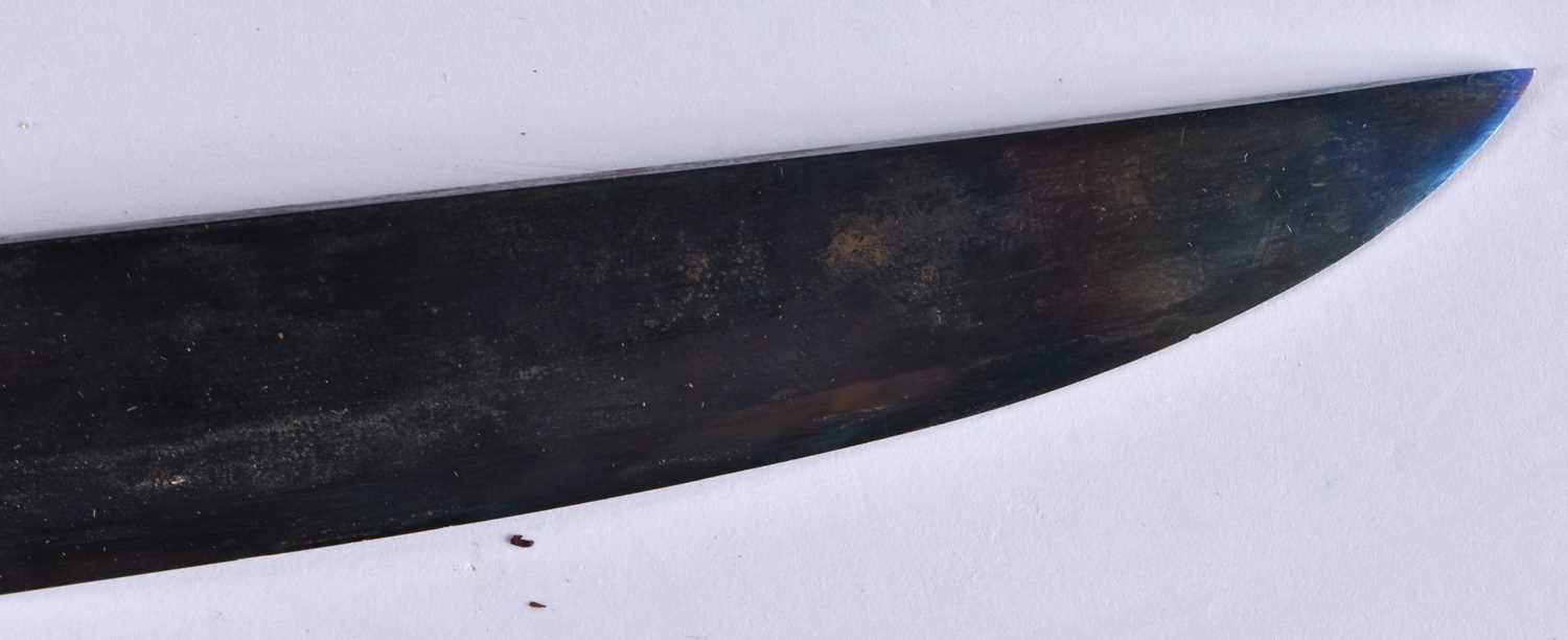 A 19TH CENTURY JAPANESE MEIJI PERIOD WAKIZASHI SWORD decorated with circular moon motifs to the - Image 9 of 9