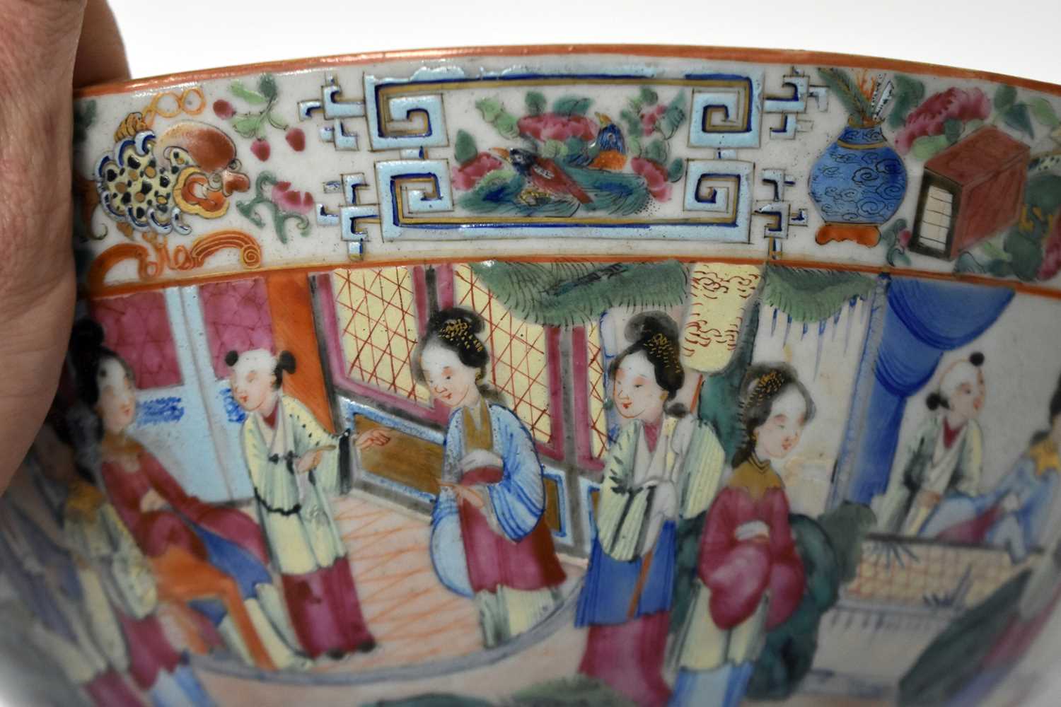 A LARGE 19TH CENTURY CHINESE CANTON FAMILLE ROSE PORCELAIN BOWL Qing. 28 cm diameter. - Image 12 of 16
