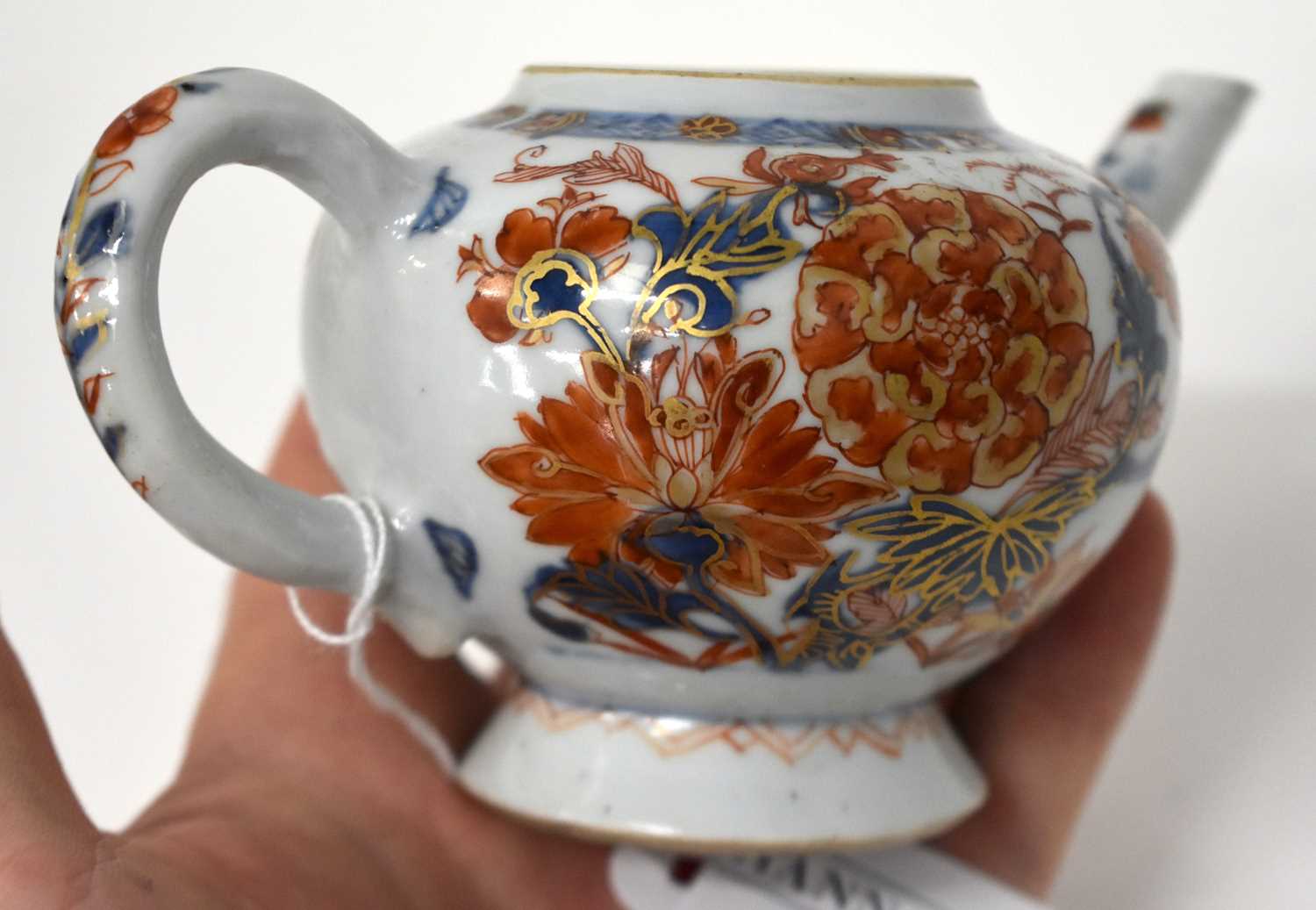 A PAIR OF LATE 17TH/18TH CENTUTYR CHINESE IMARI BLUE AND WHITE PORCELAIN TEAPOTS AND COVERS Kangxi/ - Image 7 of 27