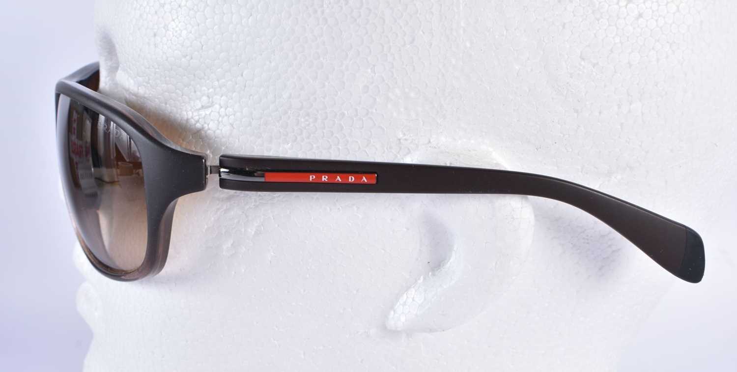 FOUR PAIRS OF RAYBAN SUNGLASSES. 15 cm wide. (4) - Image 3 of 6