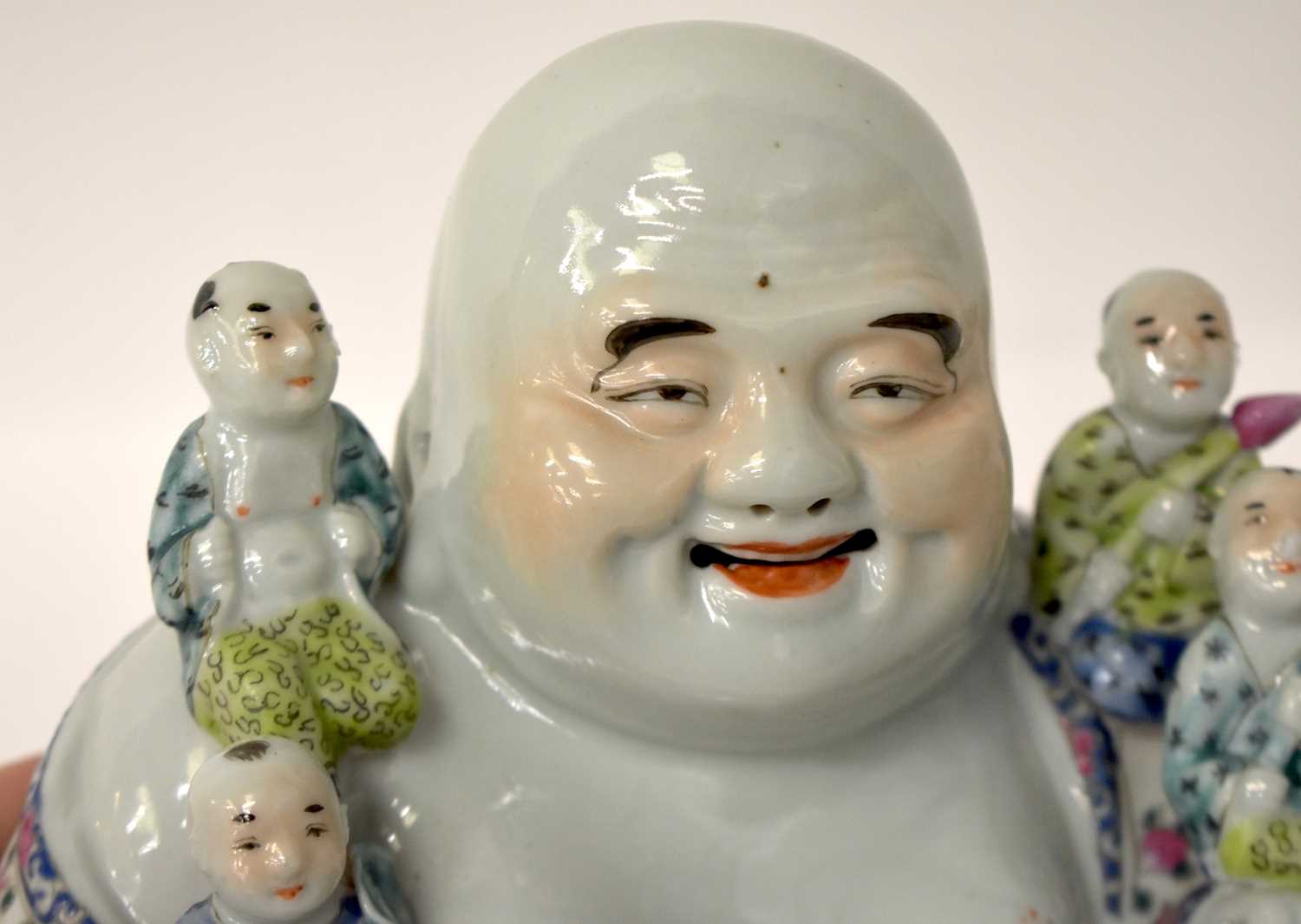 AN EARLY 20TH CENTURY CHINESE FAMILLE ROSE PORCELAIN FIGURE OF A BUDDHA Late Qing/Republic, modelled - Image 9 of 17