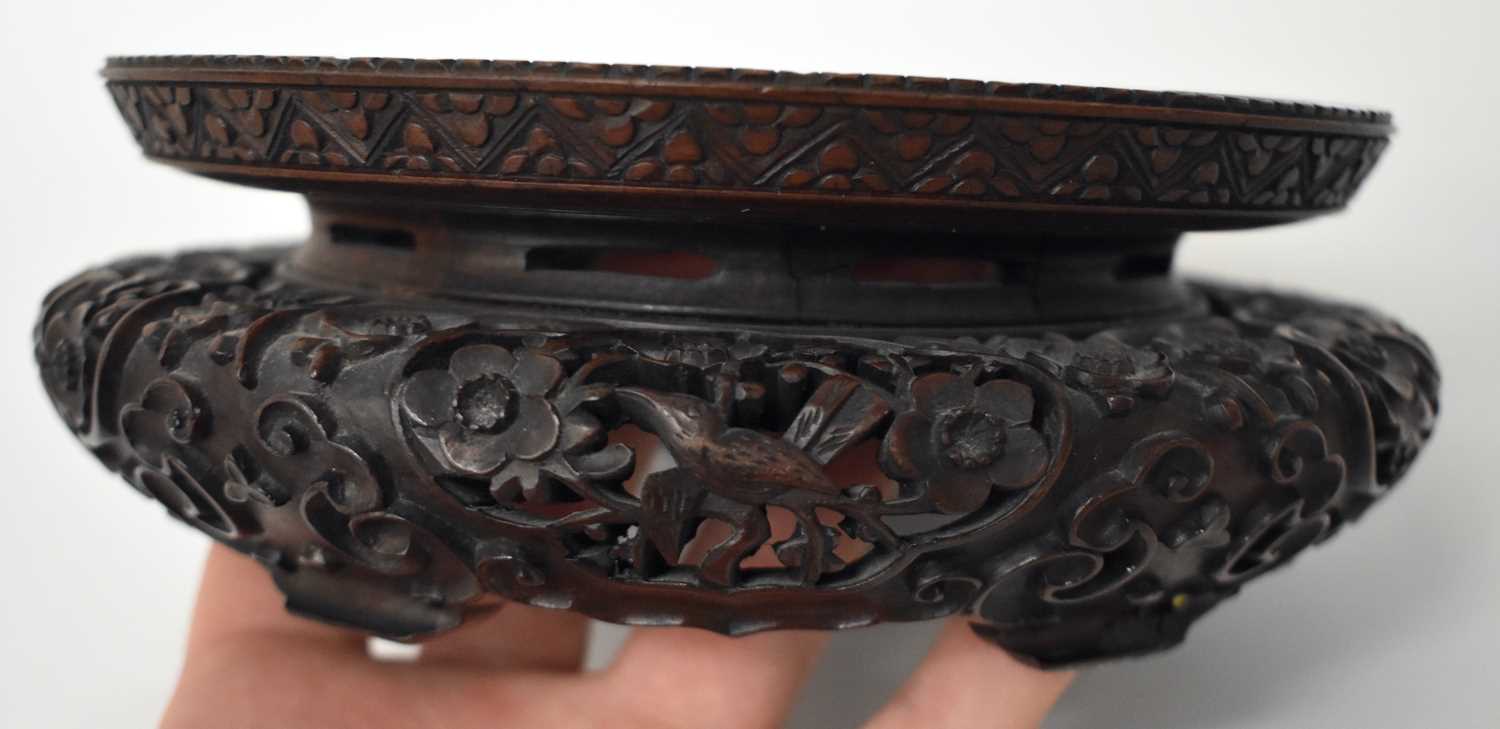 A FINE EARLY 19TH CENTURY CHINESE CARVED HARDWOOD DRAGON STAND Qing, beautifully carved with a - Image 7 of 14