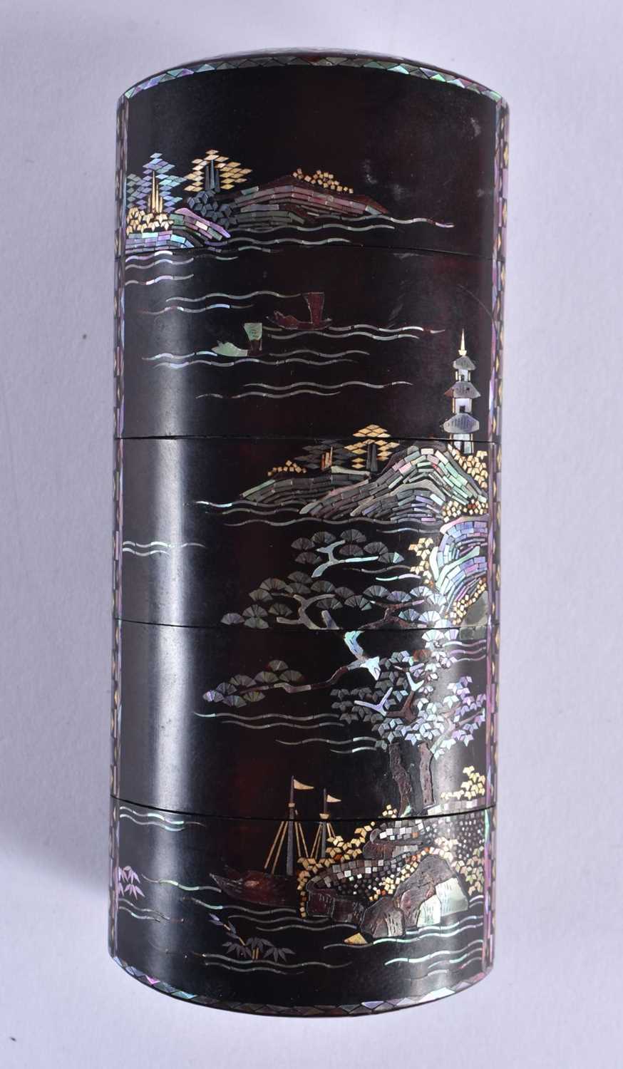 AN UNUSUAL 18TH/19TH CENTURY JAPANESE EDO PERIOD LAC BURGATE FOUR CASE INRO inlaid in mother of - Image 6 of 8