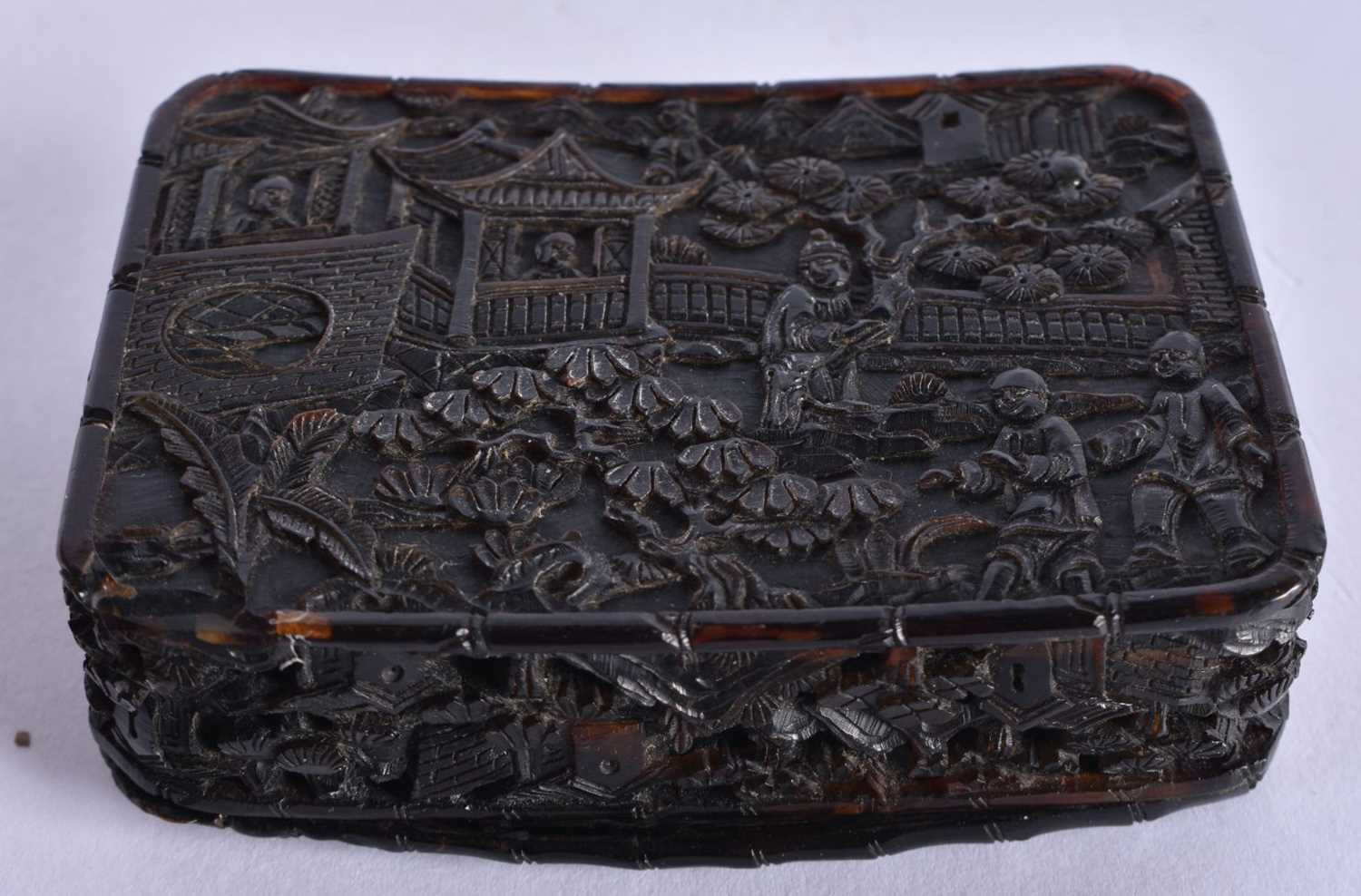 A RARE 19TH CENTURY CHINESE CARVED TORTOISESHELL SNUFF BOX AND COVER Qing. 8 cm x 5.5 cm. - Image 7 of 7
