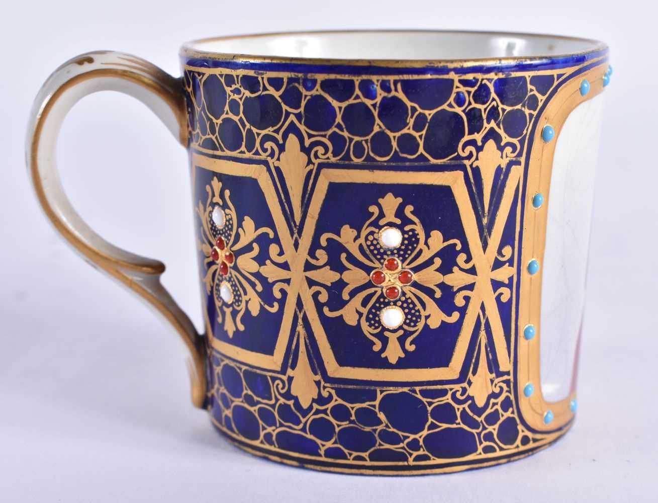 AN EARLY 19TH CENTURY FRENCH SEVRES JEWELLED PORCELAIN CABINET CUP AND SAUCER painted with a - Image 5 of 8