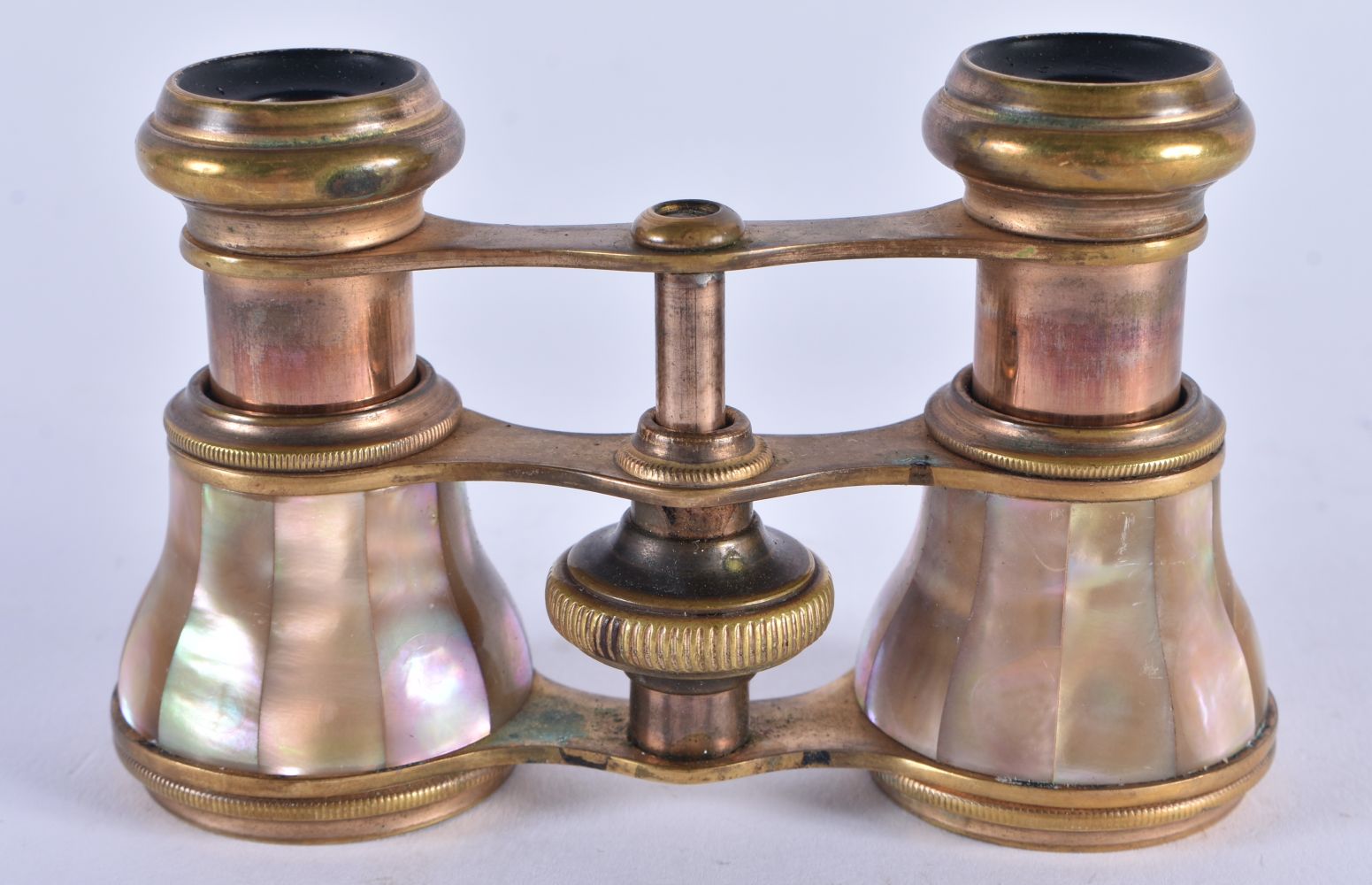 A PAIR OF MOTHER OF PEARL OPERA GLASSES. 9 cm x 6 cm. - Image 2 of 4