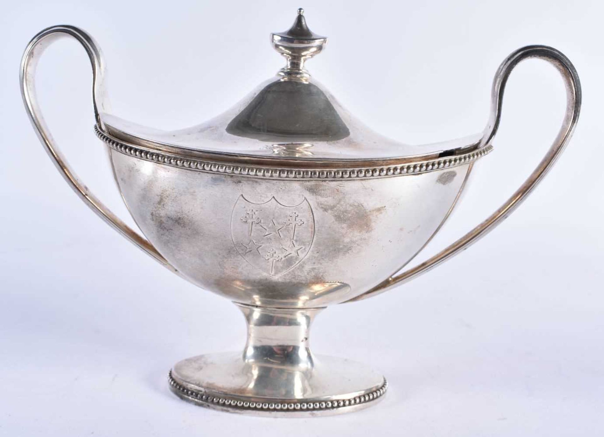 A GEORGE III SILVER SAUCE TUREEN AND COVER with interesting Bishops Mitre crest. 560 grams. London - Image 4 of 7