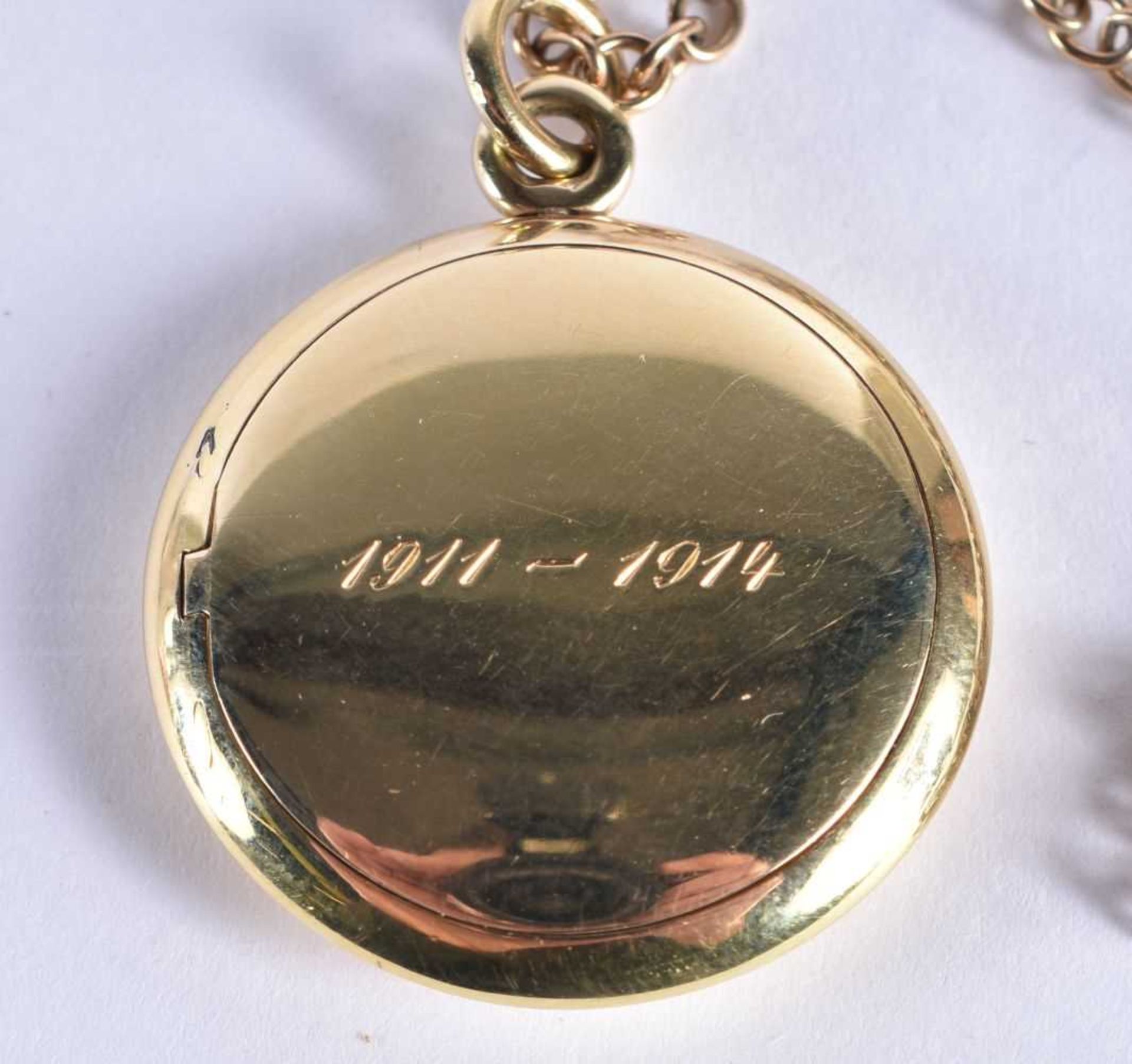 A 9 Carat Gold Locket (takes 4 pictures) on chain. Stamped 9K, 2.7cm diameter, total weight 11.4g. - Image 2 of 4